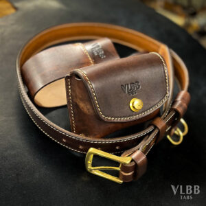 Leather belt pouch, L size, with a flap closure