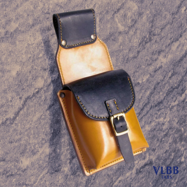 Leather archery quivers: field, back and hip quivers explained 4 Leather pocket quiver with an attached accessory pouch